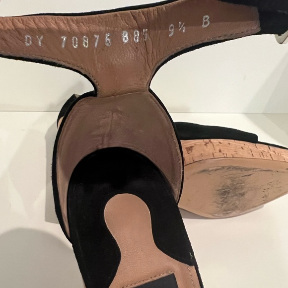 Salvador Ferragamo Italian Black Wedges- Approx 4.5in wedge- Exllt condition - Picture 3 of 5